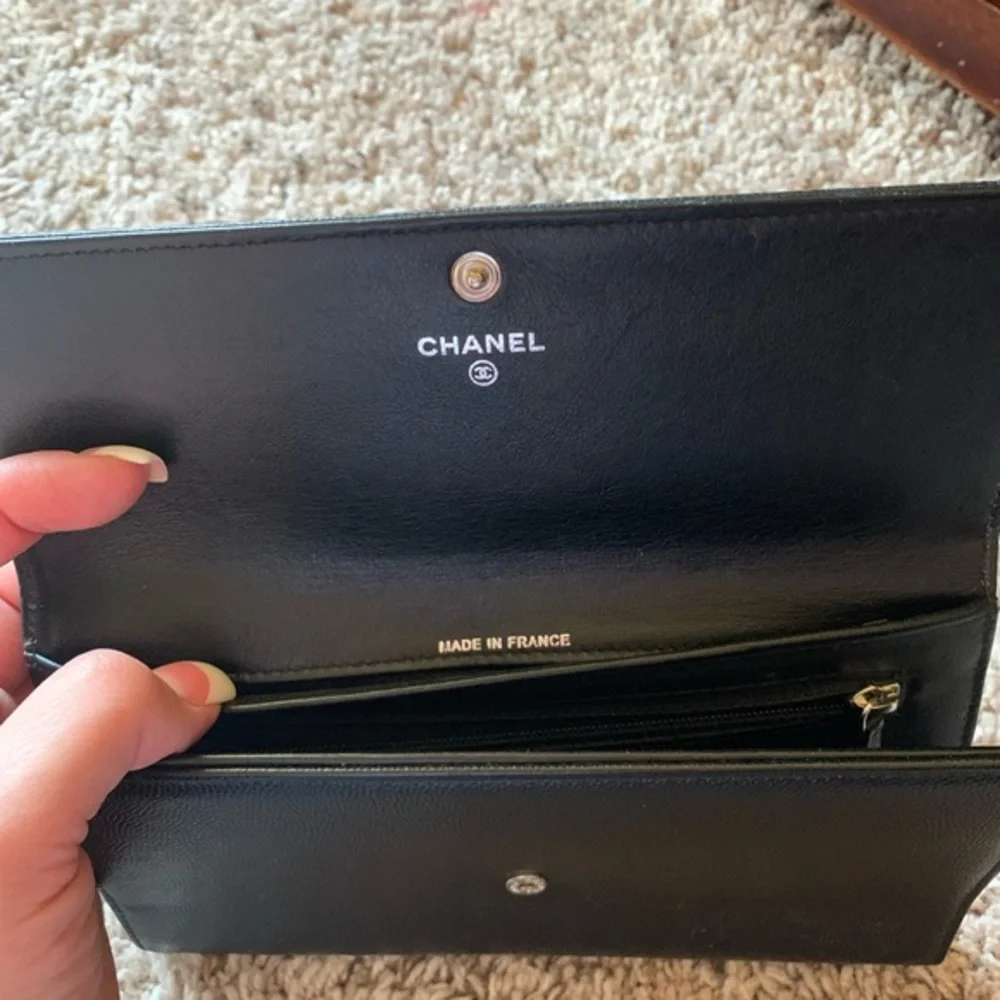 🎉HPx2🎉 CHANEL VINTAGE AUTHENTIC vintage trifold wallet HP 10/20 & 12/24/21 - Picture 9 of 10